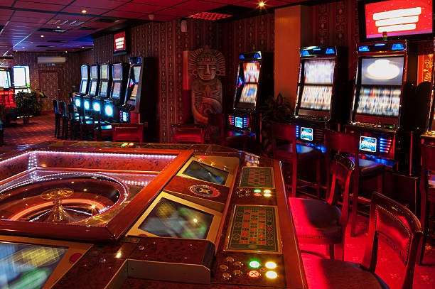 Texas Poker table on asli777 login showing live dealer, player seats, and community cards